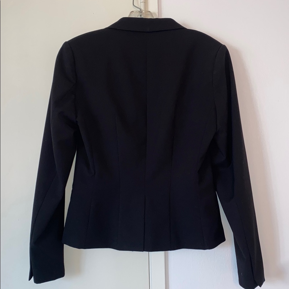 Like new! Black One button Blazer H&M. Size 6. - Picture 5 of 9